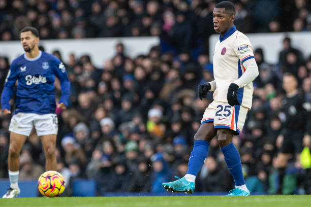 先扼制中路 先扼制中路