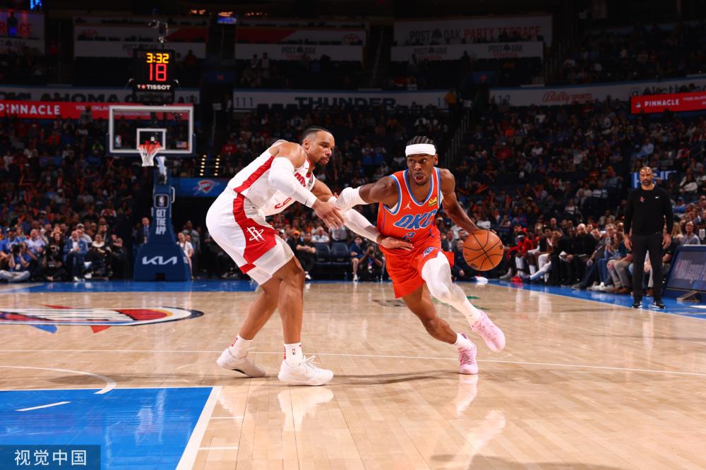 交媒体上积 交媒体上积